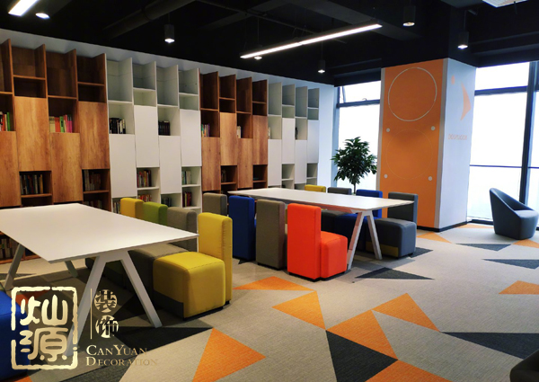 斗魚官方微博已po圖證明新公司內(nèi)空無(wú)一人