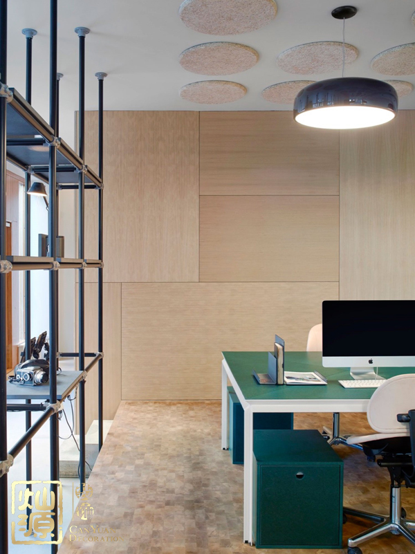 小面積辦公室怎么布置？瑞典設(shè)計(jì)師教你打造高利用率的垂直空間