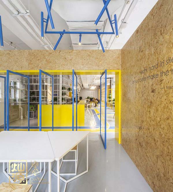 低廉而高檔的小型辦公室設(shè)計方案