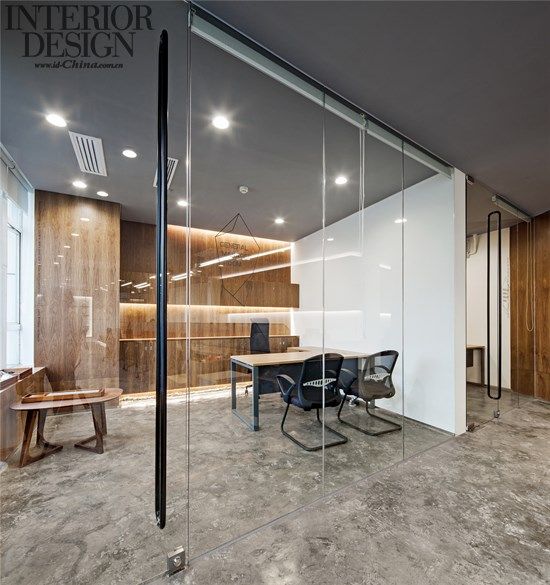 這樣小型辦公室設(shè)計，空間就像被放大鏡放大了一樣