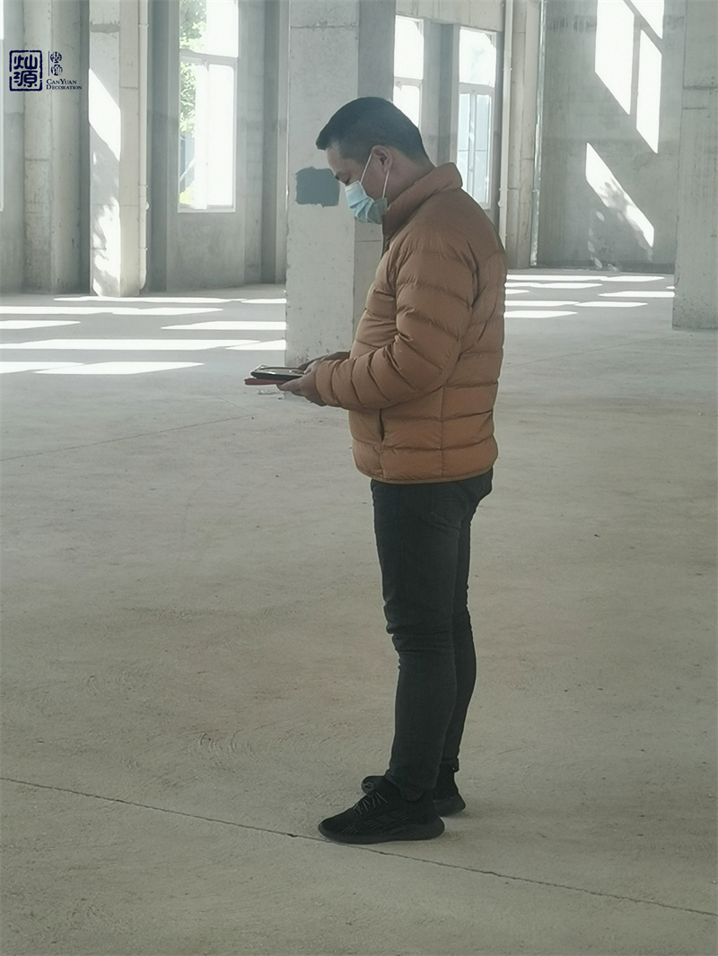 4S店辦公樓裝修公司易學(xué)老師勘測(cè)現(xiàn)場(chǎng) 4S店辦公樓裝修公司易學(xué)老師勘測(cè)現(xiàn)場(chǎng)